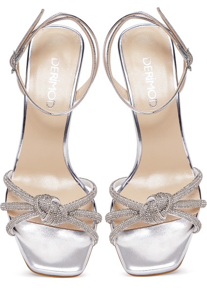 Kadın Gümüş Bilekten Tokalı Taşlı Ince Topuklu Sandalet 25SFE3901TS