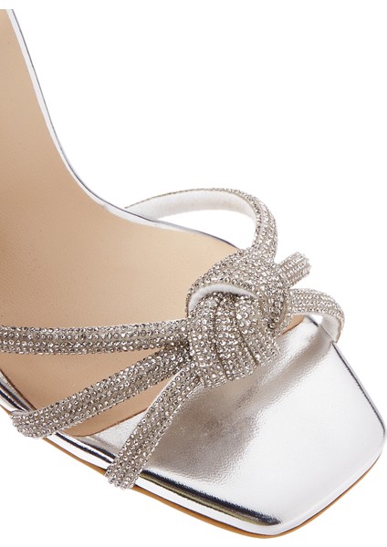 Kadın Gümüş Bilekten Tokalı Taşlı Ince Topuklu Sandalet 25SFE3901TS