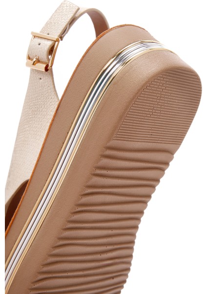 Kadın Altın Kalın Tabanlı Metalik Sandalet 25SFE461432