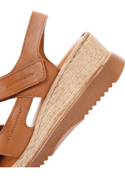 Kadın Taba Kalın Tabanlı Bilekten Bantlı Deri Comfort Sandalet 25SFD320818