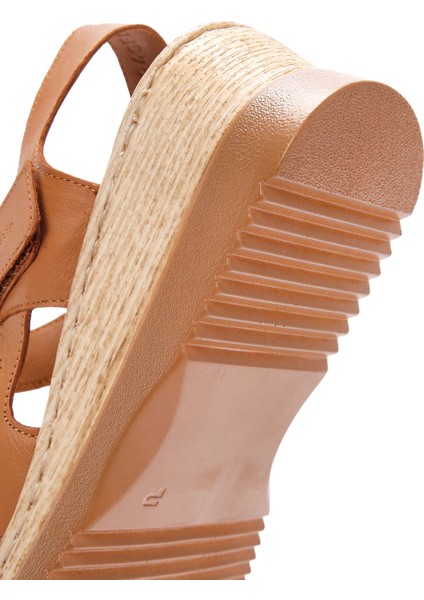 Kadın Taba Kalın Tabanlı Bilekten Bantlı Deri Comfort Sandalet 25SFD320818