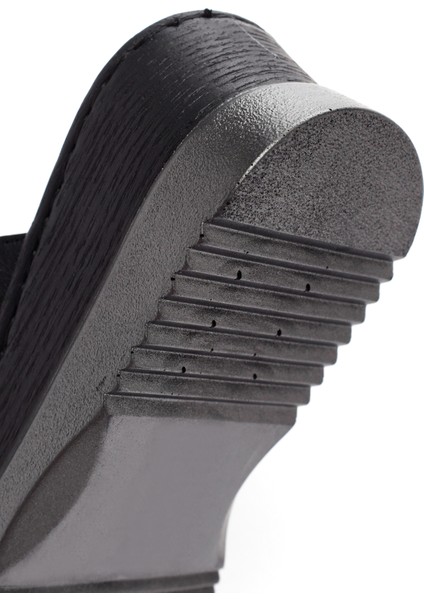 Kadın Siyah Kalın Tabanlı Deri Comfort Terlik 25SFD320118