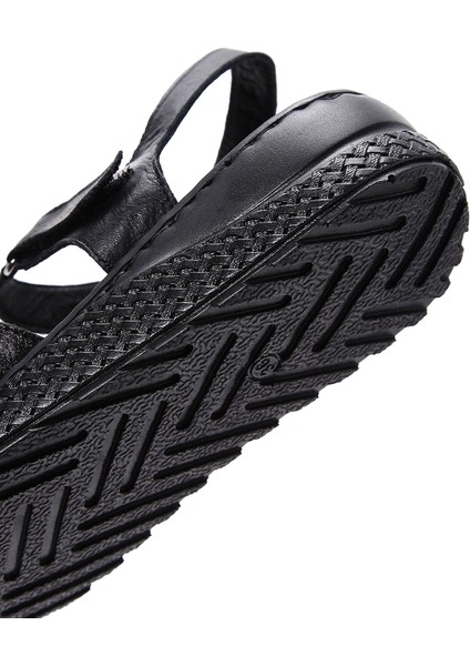 Kadın Siyah Bilekten Bantlı Deri Comfort Sandalet 25SFD320618