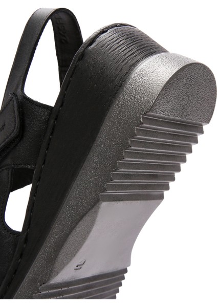 Kadın Siyah Kalın Tabanlı Bilekten Bantlı Deri Comfort Sandalet 25SFD320818