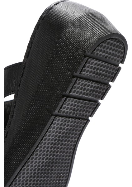 Kadın Siyah Dolgu Topuklu Deri Comfort Terlik 25SFD320218