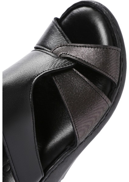 Kadın Siyah Dolgu Topuklu Deri Comfort Terlik 25SFD320218