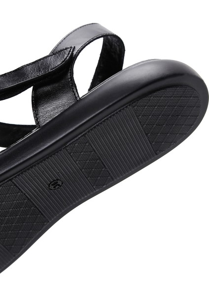 Kadın Siyah Bilekten Bantlı Deri Sandalet 25SFD360618