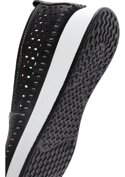 Kadın Siyah Kalın Tabanlı Deri Comfort Loafer 25SFD332418
