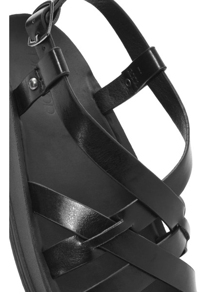 Kadın Siyah Kalın Tabanlı Metalik Sandalet 25SFE465132