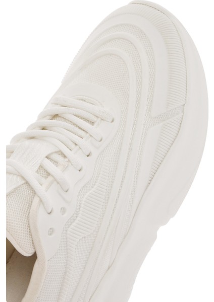 Kadın Beyaz Bağcıklı Kalın Tabanlı Sneaker 25SFD431114
