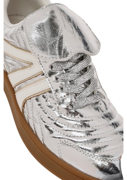 Kadın Gümüş Bağcıklı Metalik Sneaker 25SFD430632