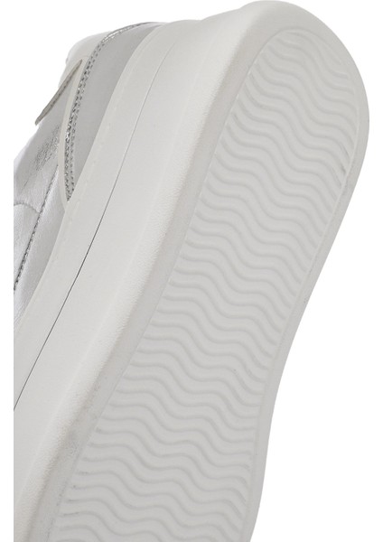 Kadın Gümüş Bağcıklı Kalın Tabanlı Metalik Sneaker 25SFD431032