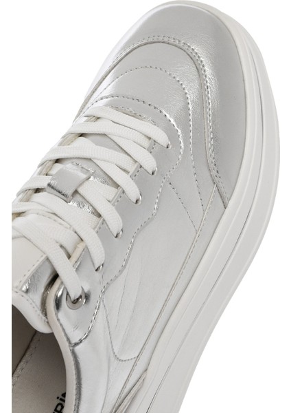 Kadın Gümüş Bağcıklı Kalın Tabanlı Metalik Sneaker 25SFD431032
