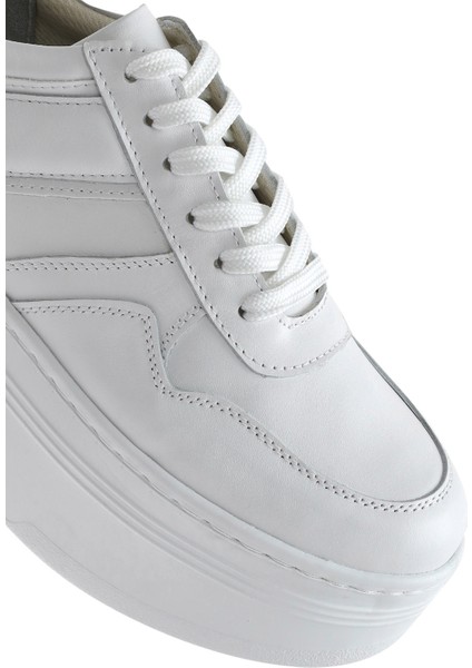Kadın Beyaz Bağcıklı Kalın Tabanlı Deri Sneaker 25SFD370718