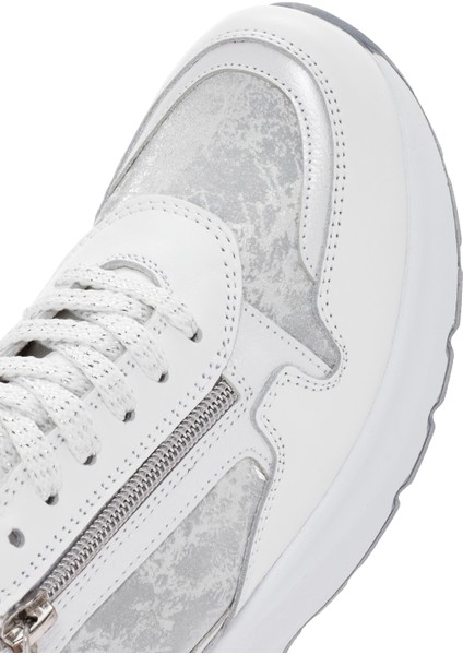 Kadın Beyaz Dolgu Topuklu Bağcıklı Deri Sneaker 25SFD370814