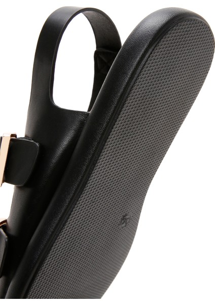 Kadın Siyah Çift Tokalı Sandalet 25SFE480518