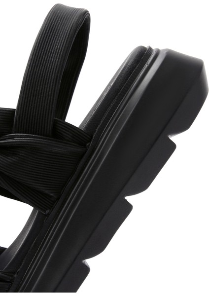 Kadın Siyah Kalın Tabanlı Sandalet 25SFE485018