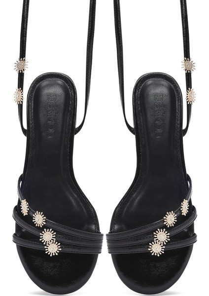 Kadın Siyah Bilekten Tokalı Taşlı Sandalet 25SFE481132