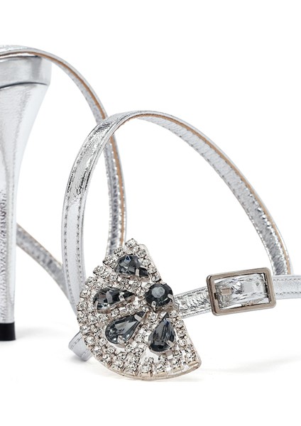 Kadın Gümüş Bilekten Tokalı Taşlı Ince Topuklu Sandalet 25SFE481932