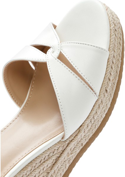Kadın Beyaz Bilekten Tokalı Dolgu Topuklu Espadril Sandalet 25SFE482318