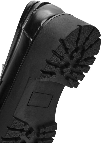 Kadın Siyah Toka Detaylı Kalın Tabanlı Deri Maskülen Loafer 25SFD180222