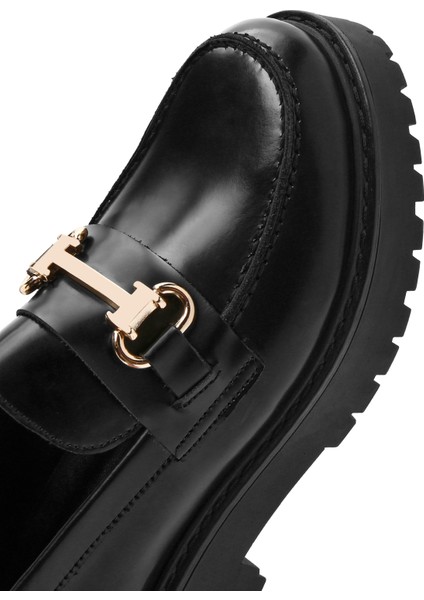 Kadın Siyah Toka Detaylı Kalın Tabanlı Deri Maskülen Loafer 25SFD180222