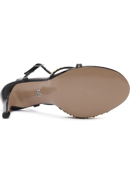 Kadın Siyah Bilekten Tokalı Taşlı Yüksek Ince Topuklu Sandalet 25SFE390914