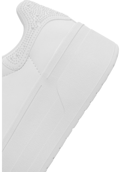 Kadın Beyaz Bağcıklı Kalın Tabanlı Sneaker 25SFD430418