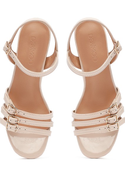 Kadın Bej Bilekten Tokalı Kalın Rugan Topuklu Sandalet 25SFE466416