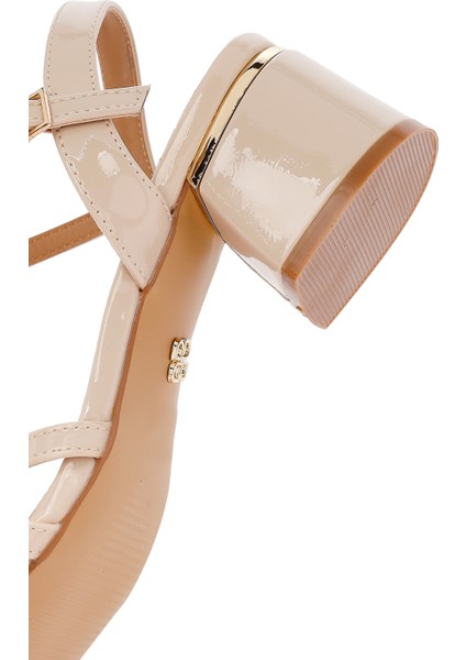 Kadın Bej Bilekten Tokalı Kalın Rugan Topuklu Sandalet 25SFE466416