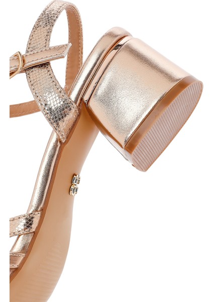 Kadın Pembe Bilekten Tokalı Metalik Kalın Topuklu Sandalet 25SFE466332