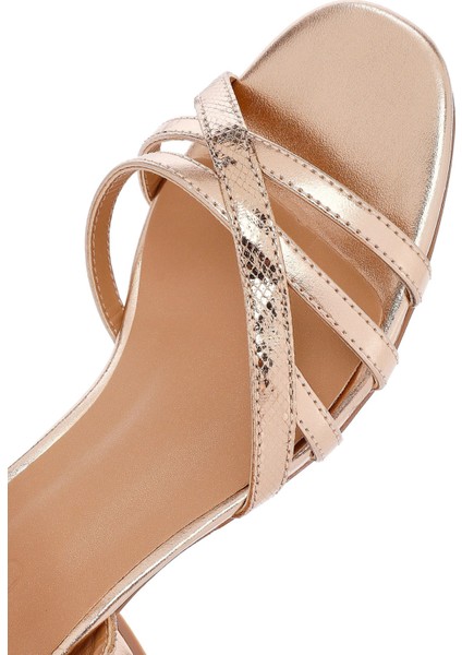 Kadın Pembe Bilekten Tokalı Metalik Kalın Topuklu Sandalet 25SFE466332