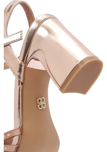 Kadın Pembe Bilekten Bağlamalı Metalik Kalın Topuklu Sandalet 25SFE466732