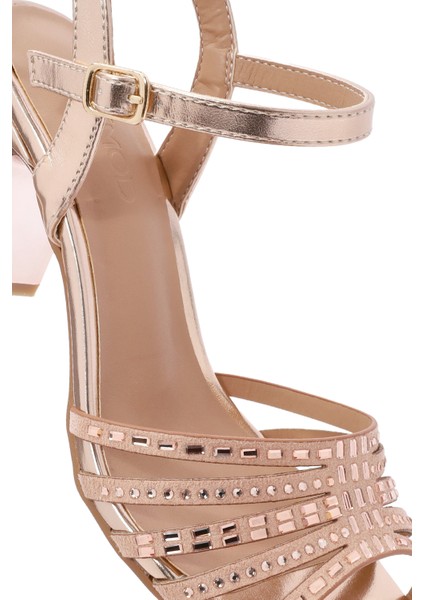 Kadın Pembe Bilekten Bağlamalı Metalik Kalın Topuklu Sandalet 25SFE466732