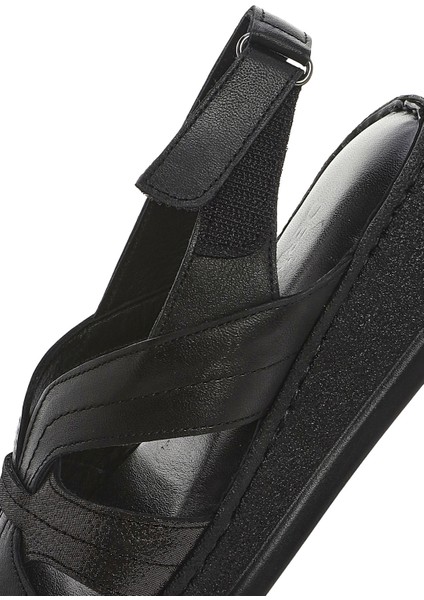 Kadın Siyah Kalın Tabanlı Deri Comfort Sandalet 25SFD321314