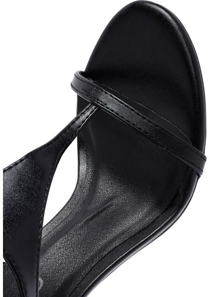 Kadın Siyah Bilekten Tokalı Yüksek Ince Topuklu Sandalet 25SFD443018