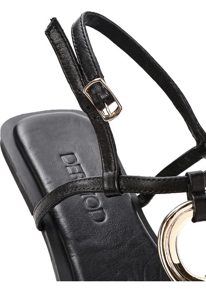 Kadın Siyah Arkadan Bağlamalı Parmak Arası Deri Sandalet 25SFD270218