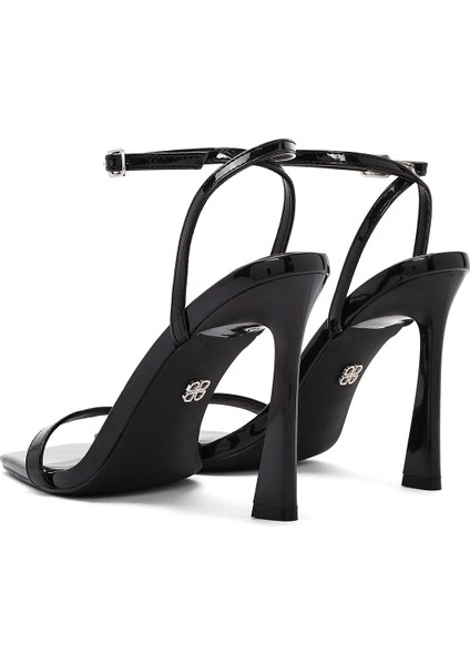 Kadın Siyah Bilekten Bağlamalı Yüksek Ince Topuklu Sandalet 25SFE493716