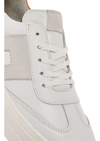 Kadın Beyaz Bağcıklı Kalın Tabanlı Deri Sneaker 25SFD371718
