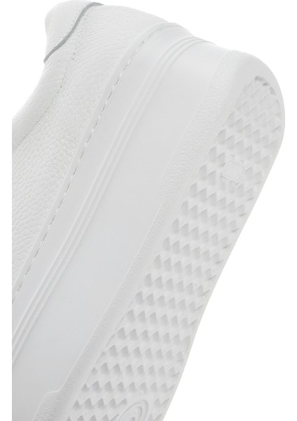 Kadın Beyaz Bağcıklı Kalın Tabanlı Deri Sneaker 25SFD371618