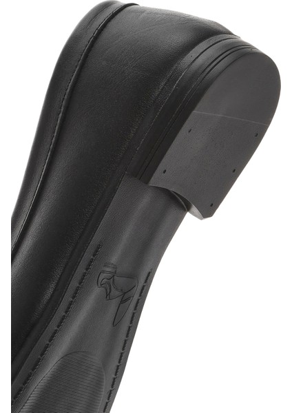 Kadın Siyah Tokalı Deri Loafer 25SFD351618