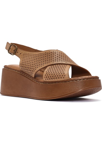 Kadın Taba Bilekten Bağlamalı Baskılı Dolgu Topuklu Deri Comfort Sandalet 25SFD342126