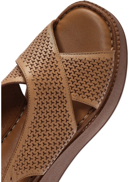 Kadın Taba Bilekten Bağlamalı Baskılı Dolgu Topuklu Deri Comfort Sandalet 25SFD342126