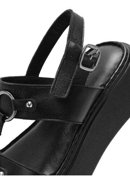 Kadın Siyah Bilekten Tokalı Kalın Tabanlı Deri Comfort Sandalet 25SFD342518
