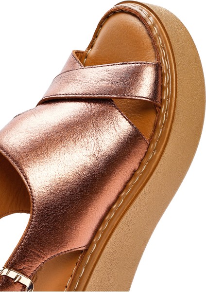 Kadın Bronz Kalın Tabanlı Metalik Deri Comfort Sandalet 25SFD342332