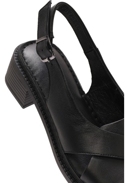 Kadın Siyah Bilekten Tokalı Kısa Topuklu Deri Sandalet 25SFD342818