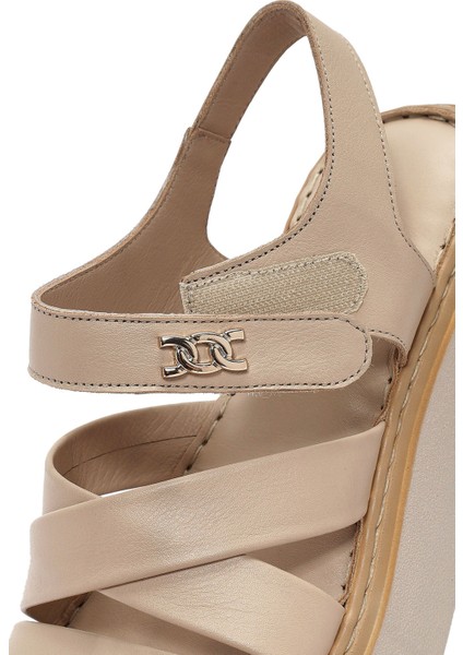 Kadın Bej Bilekten Bağlamalı Kalın Tabanlı Deri Comfort Sandalet 25SFD342718