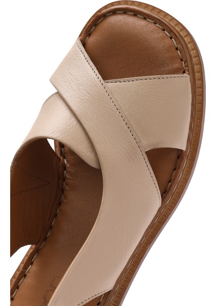 Kadın Bej Bilekten Tokalı Kısa Topuklu Deri Sandalet 25SFD342818