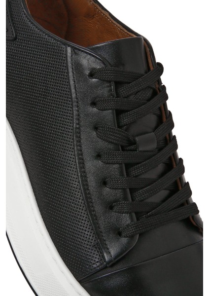 Erkek Siyah Bağcıklı Kalın Tabanlı Deri Sneaker 25SFD610618