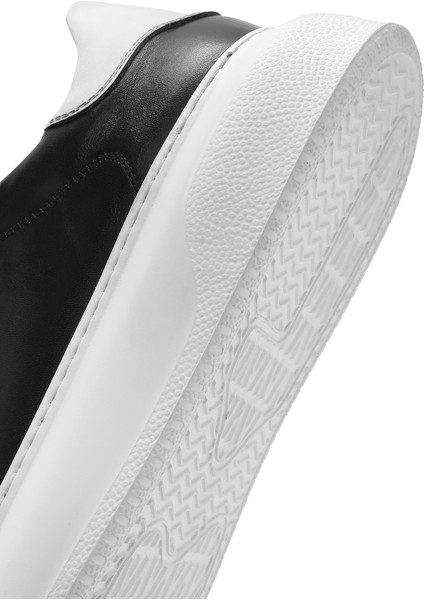 Erkek Siyah Bağcıklı Kalın Tabanlı Deri Sneaker 25SFD740518